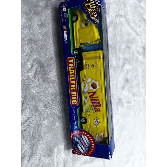 NASCAR Trailer Rig Nilla Wafers Diecast 1:64 Scale - Picture 6 of 8
